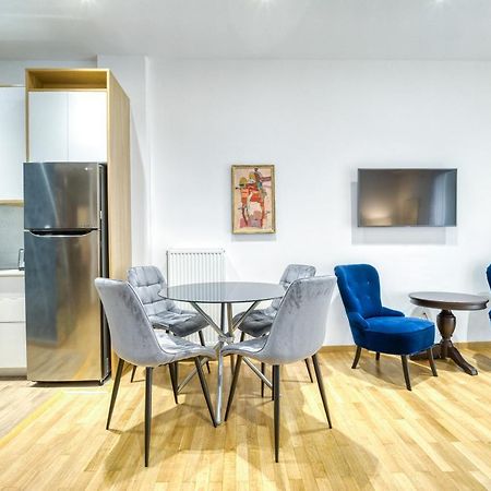 Stylish, Sunny New 2 Bedroom, Prime Central Атина Екстериор снимка