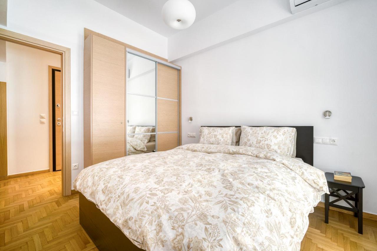 Stylish, Sunny New 2 Bedroom, Prime Central Атина Екстериор снимка