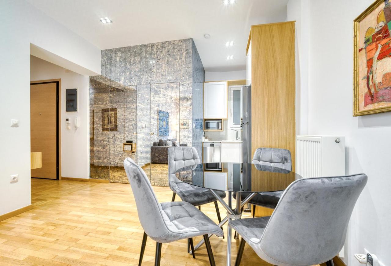 Stylish, Sunny New 2 Bedroom, Prime Central Атина Екстериор снимка
